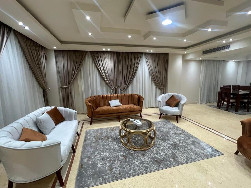 Yara- Luxury Apt- 3br- New - B *